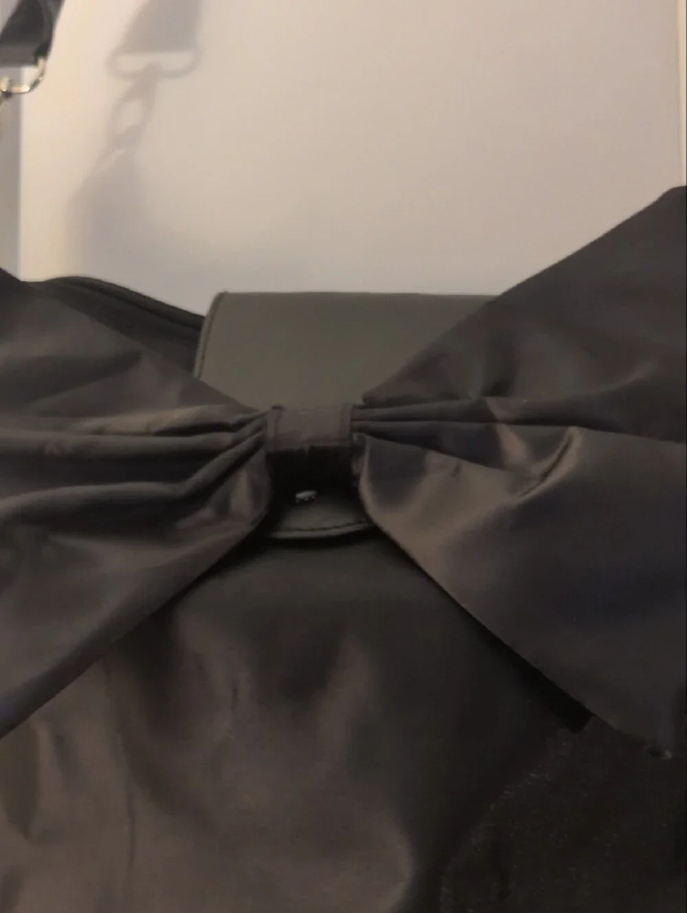 Elegant Black Bow-Accent Shoulder Bag By Chi